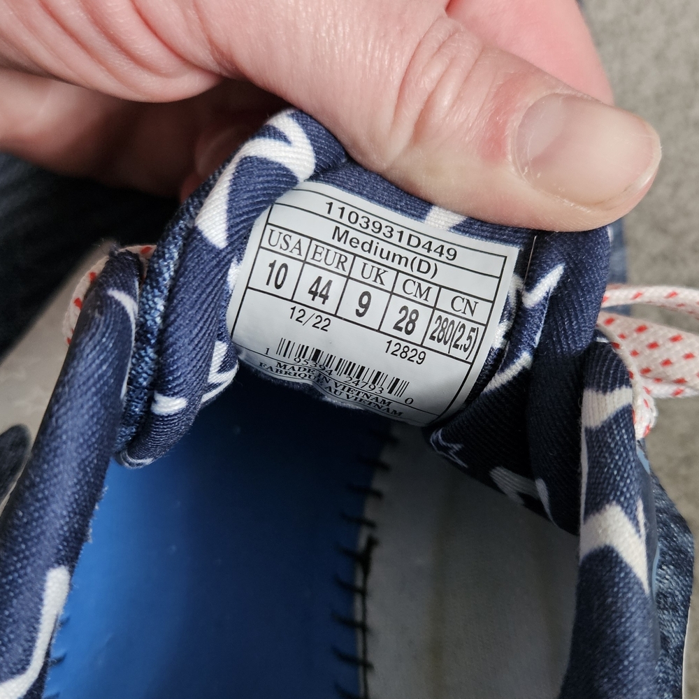 Brooks Blue Running Shoes with Star Pattern - Picture 4 of 4